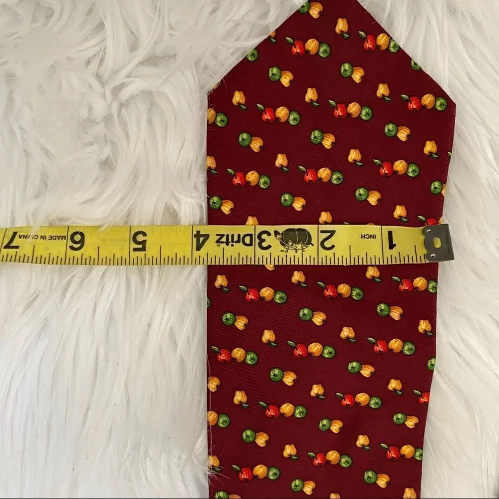 Brooks Brothers Makers apple print 109%  silk tie